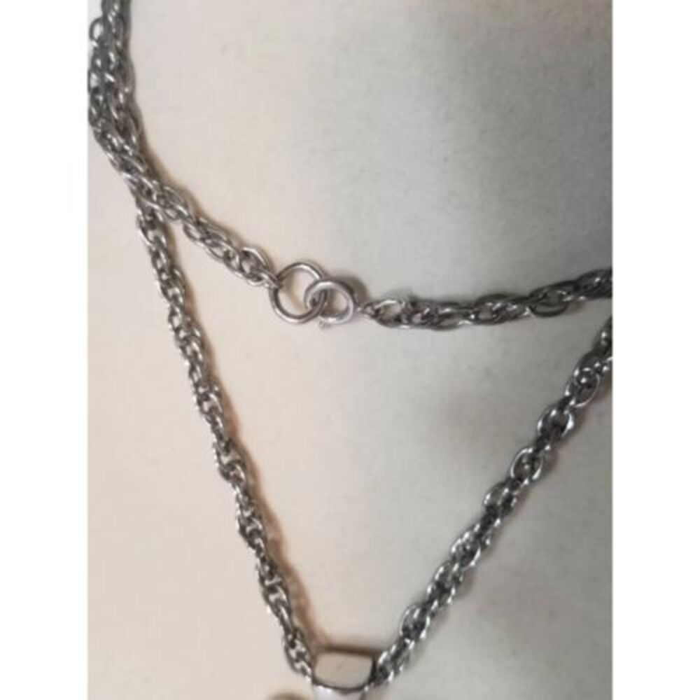 Vintage Avon necklace Large black pendant‎ with silver tone chain. - Picture 3 of 6